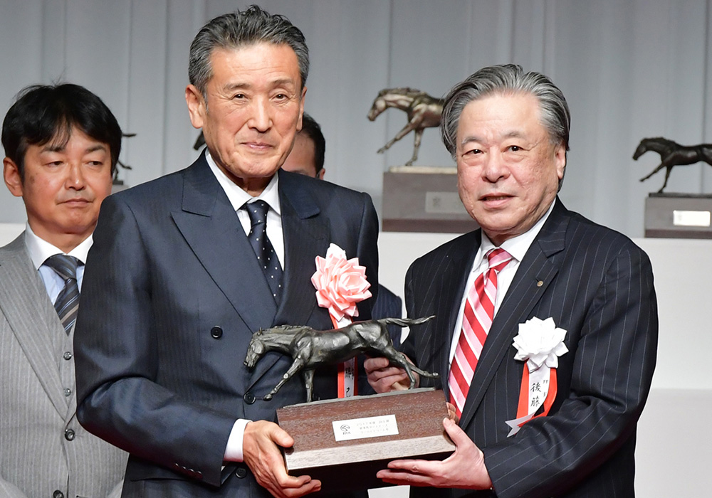 ＪＲＡ賞授賞式が華やかに開催　北島三郎氏所有のキタサンブラック号が２年連続年度代表馬受賞