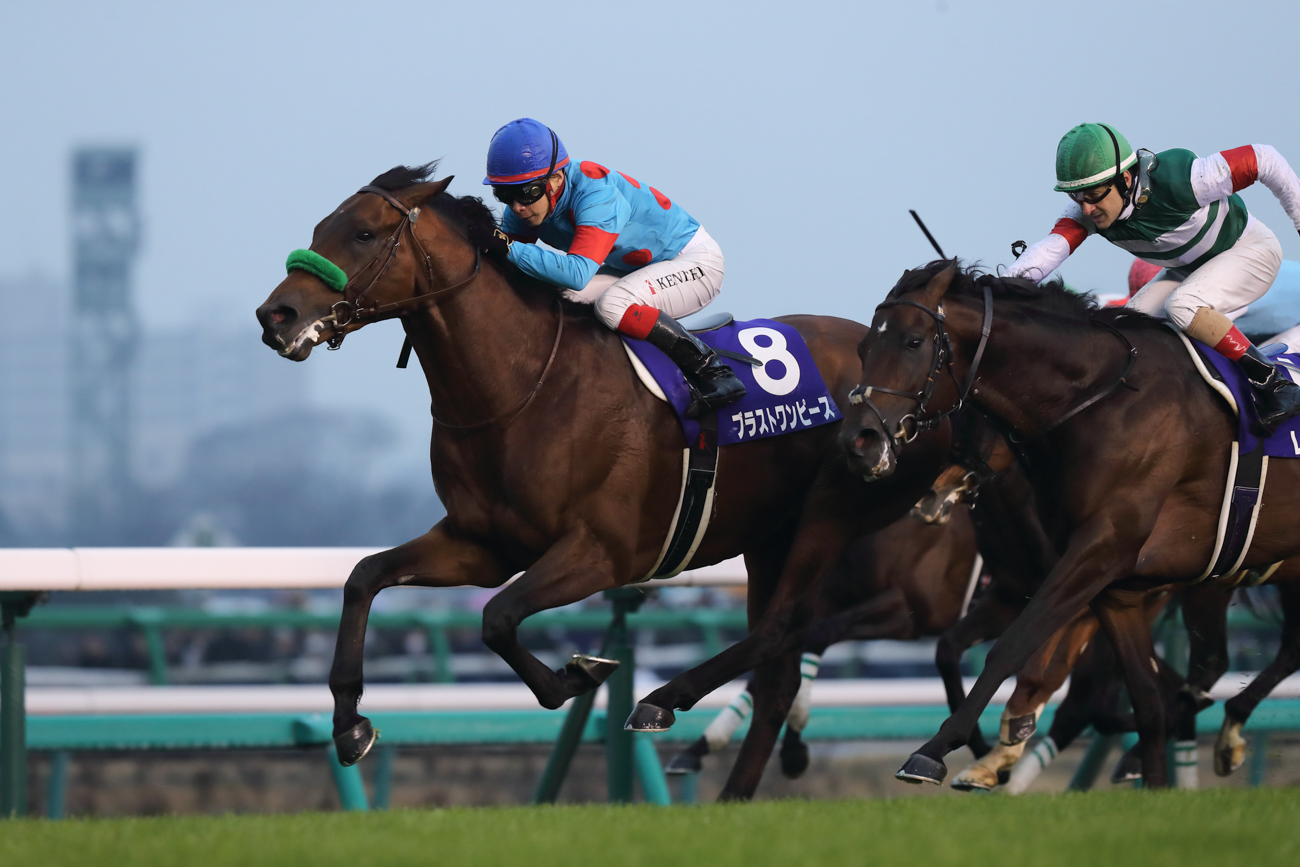 レイデオロの追撃をクビ差退けたブラストワンピース。池添謙一騎手は有馬記念４勝目