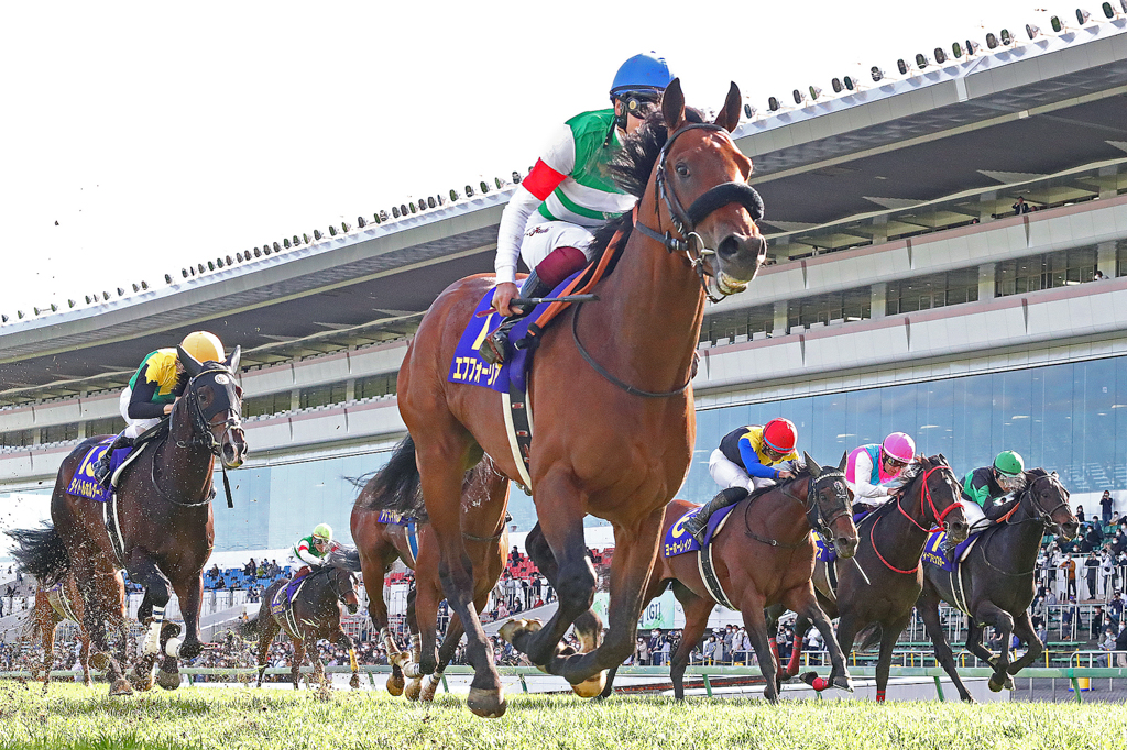 4番手から堂々と抜け出したエフフォーリアがタイトルホルダーに3馬身の差をつけた