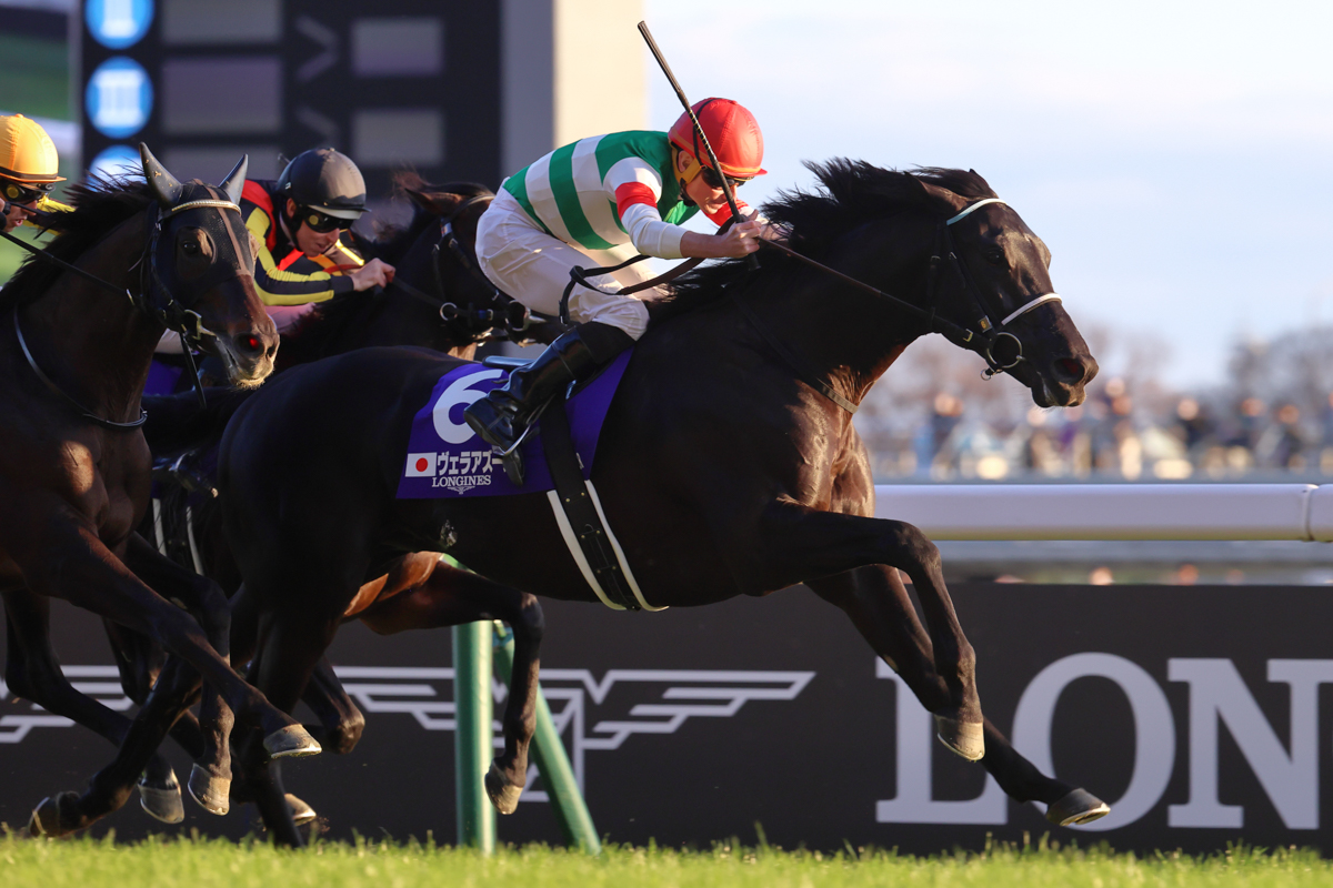 3勝クラス、GⅡ、ジャパンCと3連勝。芝路線に転向して、わずか6戦目で古馬の頂点まで上り詰めた