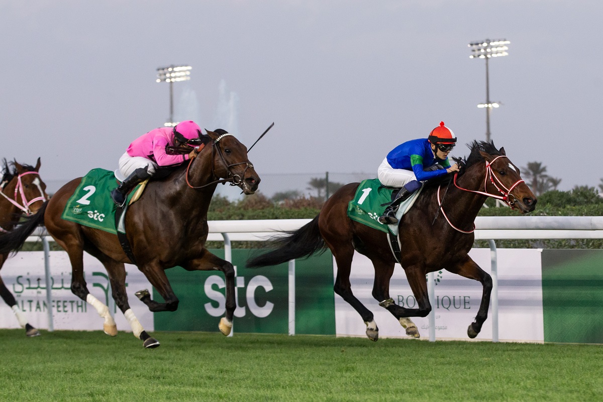 1351ターフスプリントを軽快に逃げ切ったバスラットレオン。　＠Jockey Club of Saudi Arabia // Erika Rasmussen