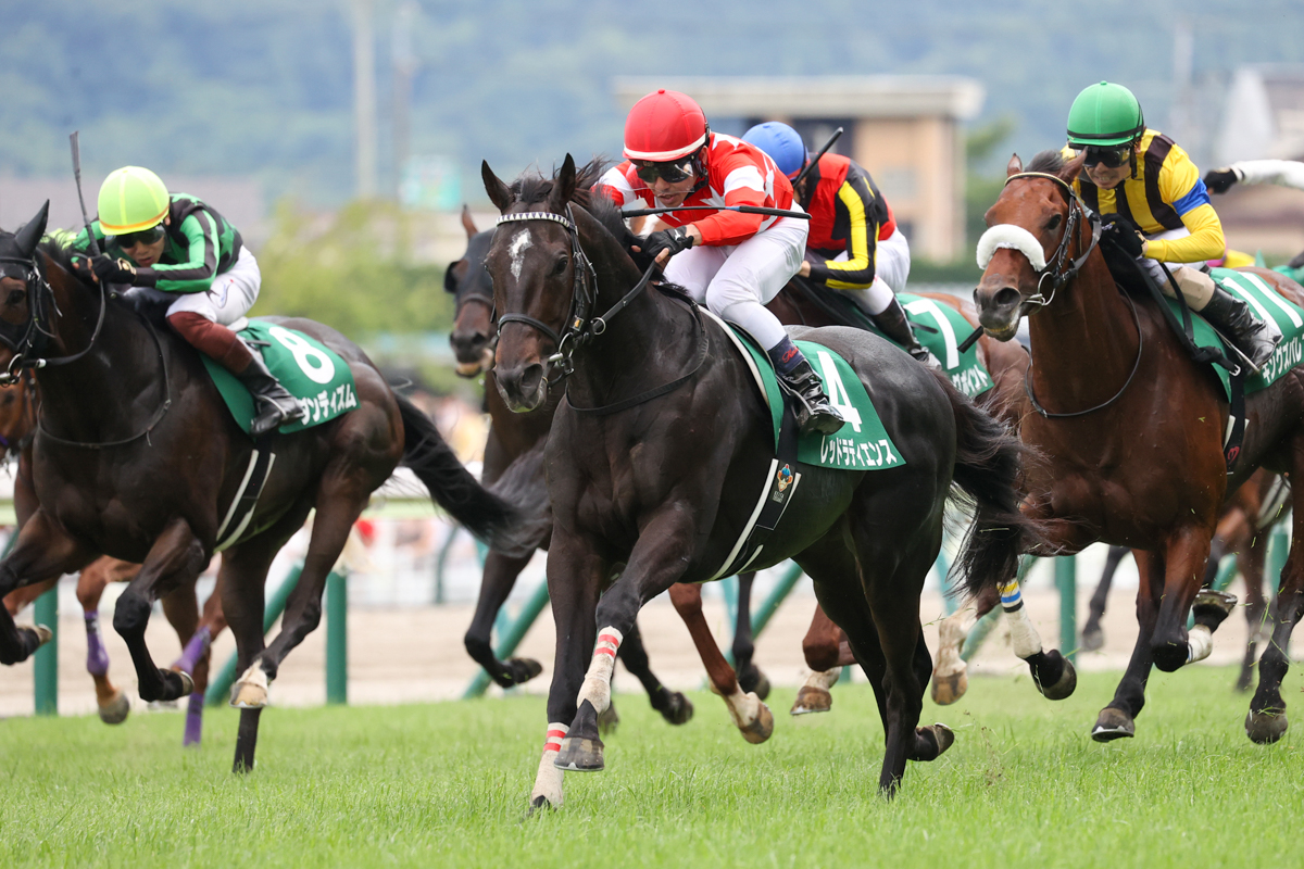 七夕賞レコードに0秒1差まで迫る好タイムで走り、重賞初挑戦初制覇を果たしたレッドラディエンス