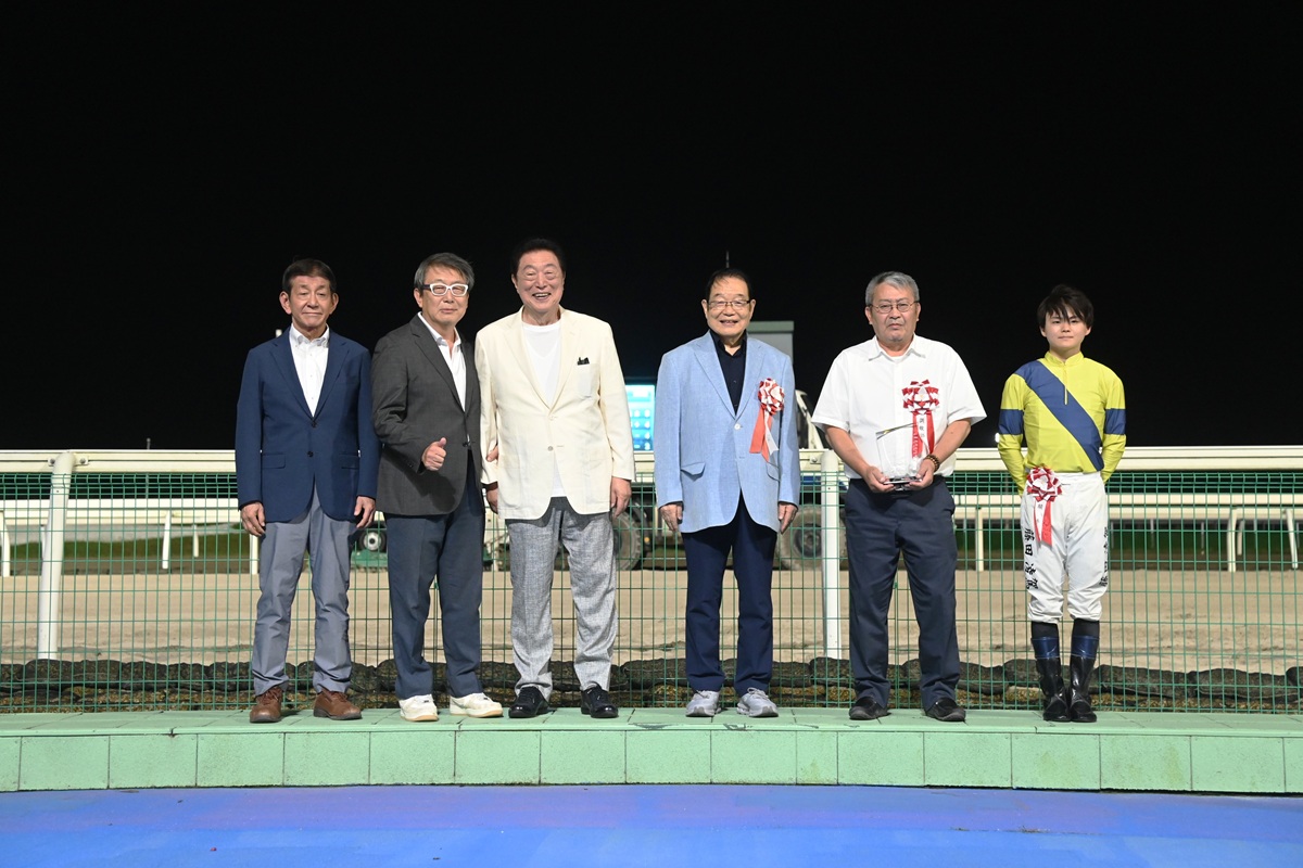 20250820-11R一般社団法人東京馬主協会特別表彰式写真(リサイズ).jpg
