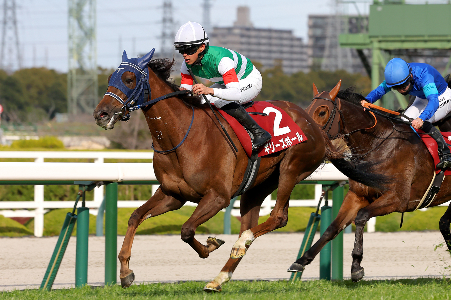 馬群をさばいて内から鋭く抜け出し、２着サンアントワーヌに１馬身3/4差をつけた